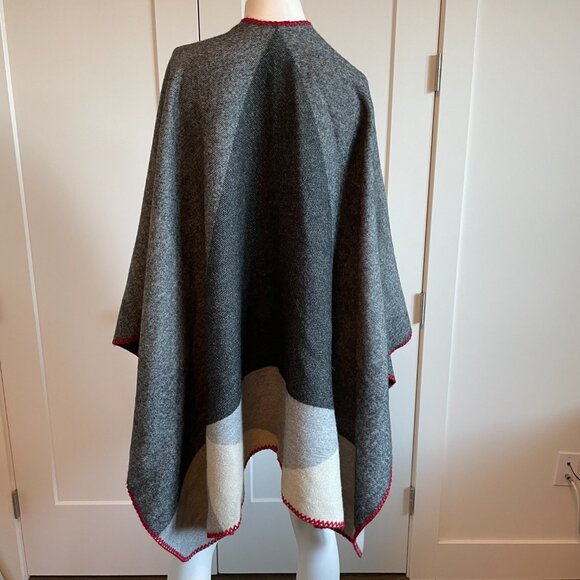 Roots Cozy 100% Acrylic Oversize Poncho/Cape Black Grey Cream Red Trim OS NWOT - Picture 7 of 13